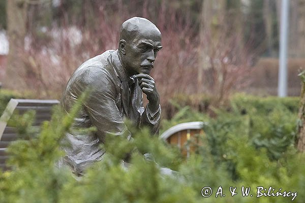 Konstancin Jeziorna, ławeczka Żeromskiego, park zdrojowy