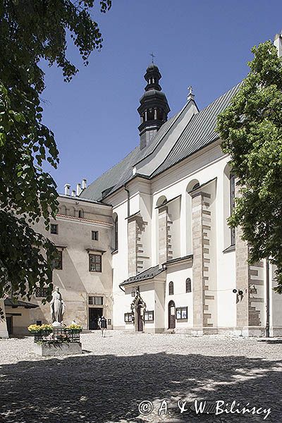 Kraków, Kościół św. Augustyna i św. Jana Chrzciciela i przylegający do niego Klasztor Sióstr Norbertanek na Zwierzyńcu przy ulicy Kościuszki 88