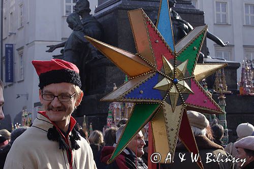 Wielka Gwiazda kolędnicza na Rynku pod pomnikiem Mickiewicza w pierwszy czwartek grudnia, Kraków Christmas Star, Cracow, Poland