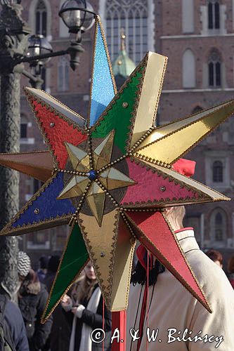 Wielka Gwiazda kolędnicza na Rynku pod pomnikiem Mickiewicza w pierwszy czwartek grudnia, Kraków Christmas Star, Cracow, Poland