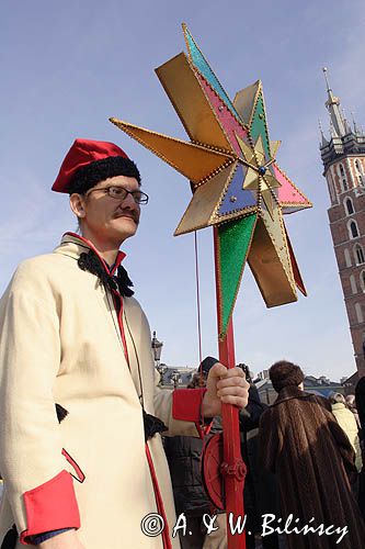 Wielka Gwiazda kolędnicza na Rynku pod pomnikiem Mickiewicza w pierwszy czwartek grudnia, Kraków Christmas Star, Cracow, Poland