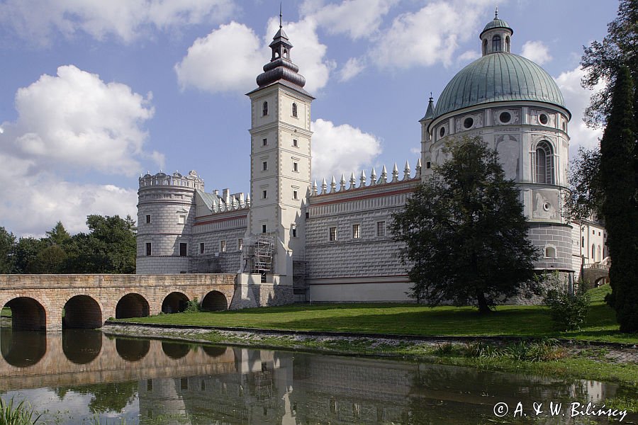 Krasiczyn, zamek, Baszty Boska i Papieska