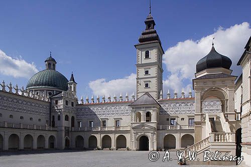 Krasiczyn, zamek, dziedziniec