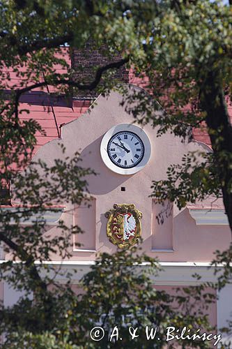 Krosno rynek - zegar i herb na ratuszu - 'budynek pod zegarem'