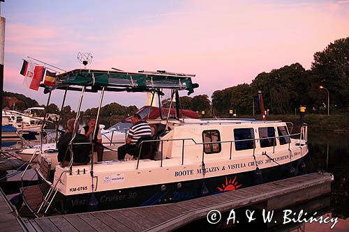 port jachtowy w Lauenburgu, rzeka Łaba, Elbe, Szlezwik-Holsztyn, Niemcy