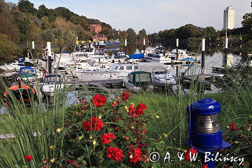 port jachtowy w Lauenburgu, rzeka Łaba, Elbe, Szlezwik-Holsztyn, Niemcy