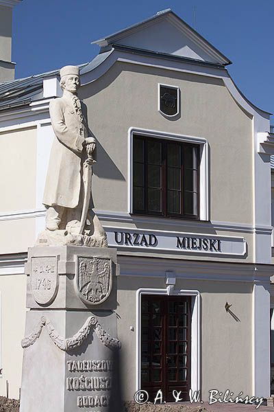 Łęczna, Urząd Miejski i pomnik Tadeusza Kościuszki, Nowy Ratusz