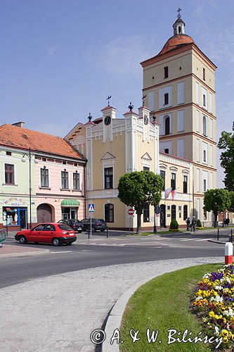 Leżajsk, Ratusz i Wieża Farna przy kościele rzymskokatolickim Świętej Trójcy - Farze