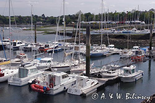 port jachtowy w Lezardrieux, na rzece Trieux, Bretania, Francja