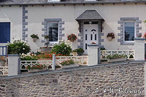 dom w Lezardrieux, nad rzeką Trieux, Bretania, Francja