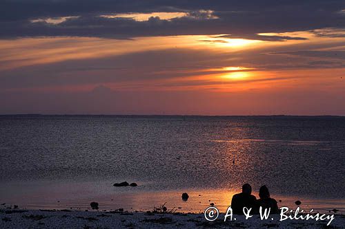 Romantyczny zachód słońca w Logstor, Limfjord, Jutlandia, Dania