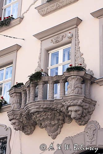 Lwów,kamienica na rynku Ukraina
