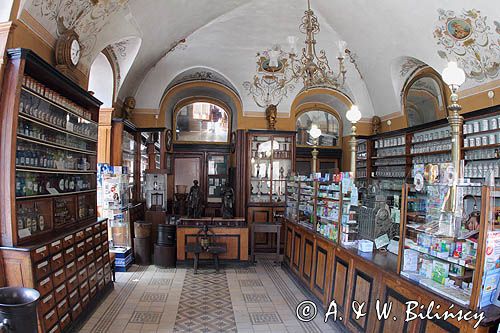 Lwów, zabytkowa apteka, muzeum przy rynku, wnętrze