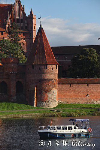 Vistula cruiser 30 pod zamkiem w Malborku, rzeka Nogat, żuławy