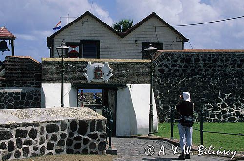 Wejście do fortu Oranje, St. Eustatius Małe Antyle, Karaiby