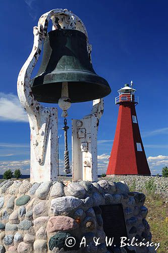 dzwonnica i latarnia morska na wyspie Maloren, Szwecja, Zatoka Botnicka