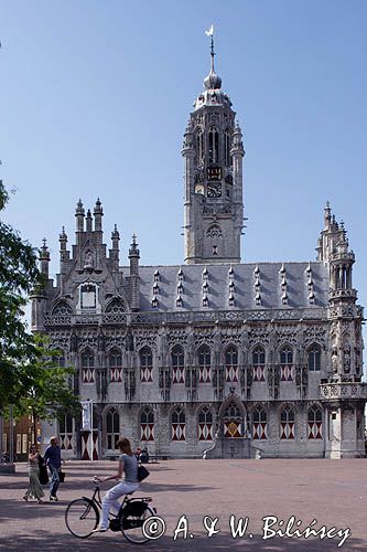 Middelburg, zabytkowy Ratusz i rynek, Holandia