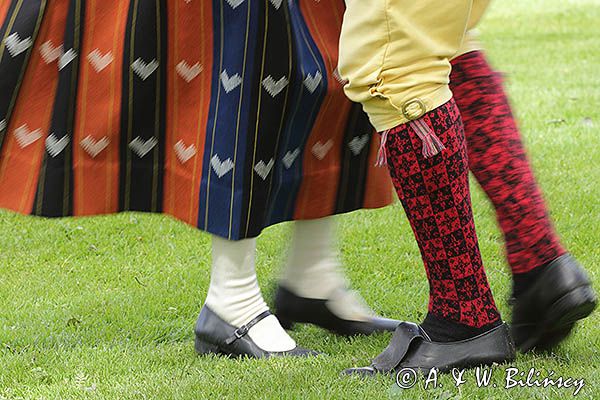 Zespół folklorystyczny z Berg tańczący w śwęto Midsommar, Berg, Kanał Gota, Szwecja