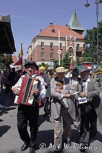 Cracow, Mlaskoty - orkiestra towarzysząca Lajkonikowi pochodzący z Półwsia Zwierzynieckiego muzykanci towarzyszący pochodowi Lajkonika i przygrywający na bębenkach, skrzypcach, basach.