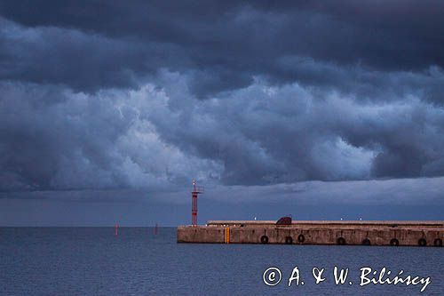 idzie burza, port Montu, wyspa Sarema, Saaremaa, Estonia comming storm, Montu harbour, Saaremaa Island, Estonia