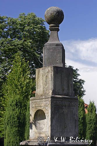 Morąg, barokowy zegar słoneczny przy Pałacu Dohnów