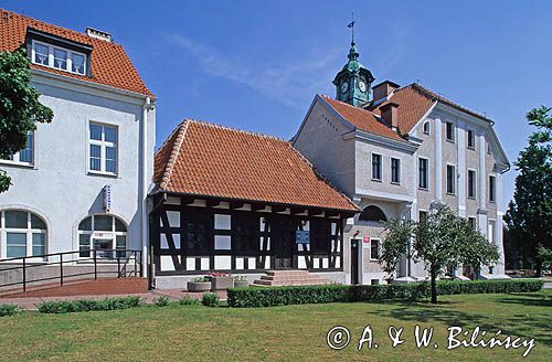 Mrągowo rynek i ratusz