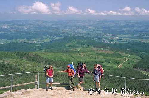 Karkonosze, turyści na szlaku, punkt widokowy, panorama znad Wielkiego Stawu