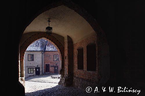 Nidzica, gotycki zamek krzyżacki z XIV wieku, rozbudowany w XV wieku, zniszczony w 1945, po wojnie odbudowany