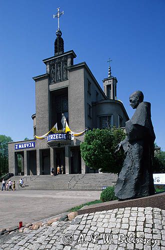 Niepokalanów, sanktuarium, bazylika mniejsza, pomnik świętego Maksymiliana Kolbe