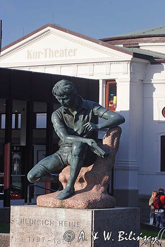 teatr Kur i pomnik Heinricha Heine w Norderney na wyspie Norderney, Wyspy Wschodnio-Fryzyjskie, Waddenzee, Niemcy