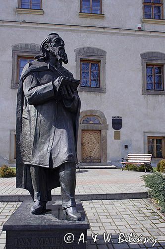 Nowy Wiśnicz, pomnik Jana Matejki przed Ratuszem