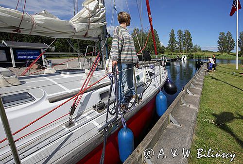 Śluza prowadząca do Oer Maritime Havn, wakacyjna wioska i port żeglarski, Jutlandia, Kattegat, Dania