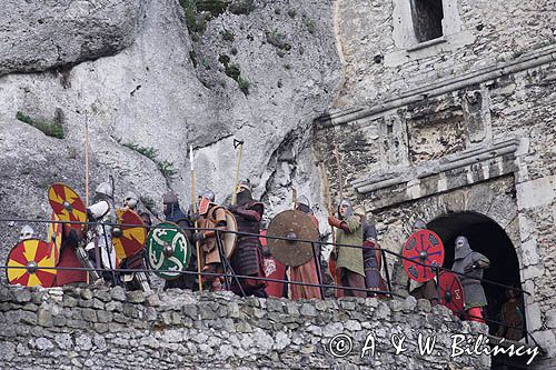 Ogrodzieniec, V Najazd Barbarzyńców