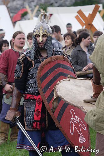 Ogrodzieniec, V Najazd Barbarzyńców, rycerz