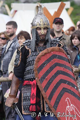 Ogrodzieniec, V Najazd Barbarzyńców, rycerz