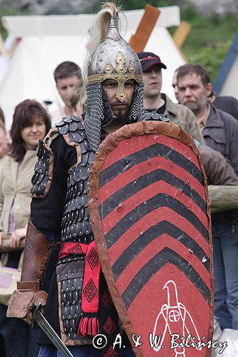 Ogrodzieniec, V Najazd Barbarzyńców, rycerz