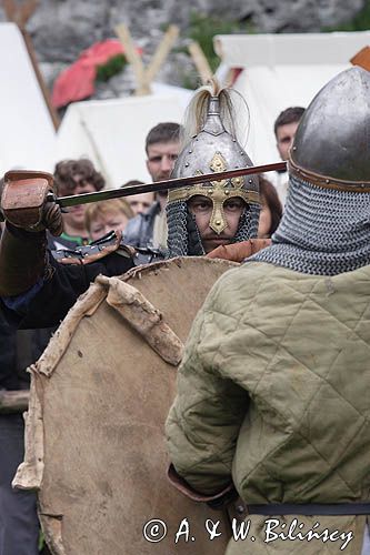 Ogrodzieniec, V Najazd Barbarzyńców, pojedynek