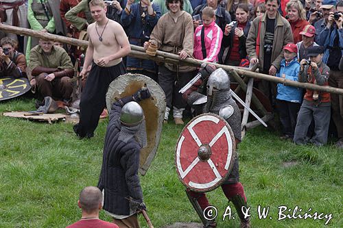 Ogrodzieniec, V Najazd Barbarzyńców, pojedynek