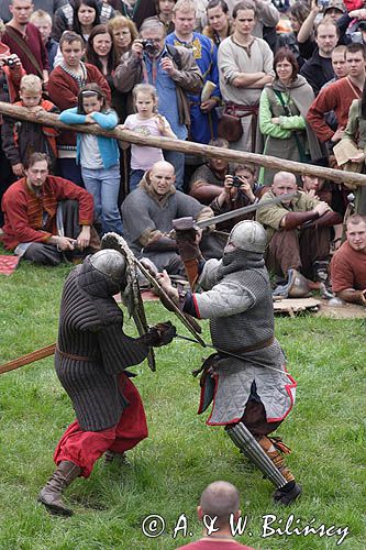 Ogrodzieniec, V Najazd Barbarzyńców, pojedynek