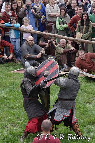 Ogrodzieniec, V Najazd Barbarzyńców, pojedynek