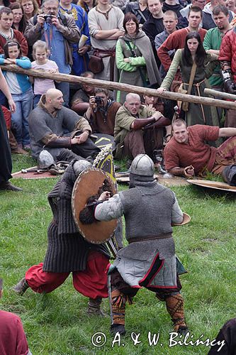 Ogrodzieniec, V Najazd Barbarzyńców, pojedynek