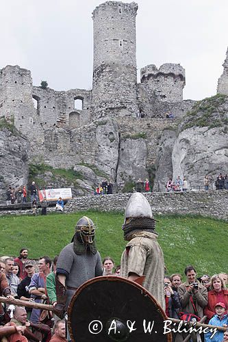Ogrodzieniec, V Najazd Barbarzyńców, pojedynek