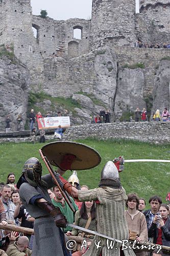 Ogrodzieniec, V Najazd Barbarzyńców, pojedynek