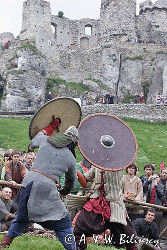 Ogrodzieniec, V Najazd Barbarzyńców, pojedynek