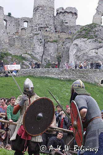 Ogrodzieniec, V Najazd Barbarzyńców, pojedynek