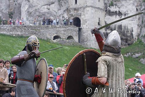 Ogrodzieniec, V Najazd Barbarzyńców, pojedynek