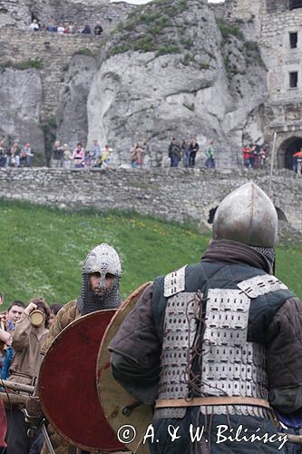 Ogrodzieniec, V Najazd Barbarzyńców, pojedynek