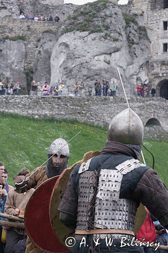 Ogrodzieniec, V Najazd Barbarzyńców, pojedynek