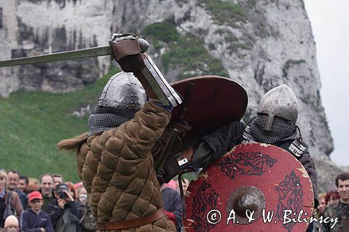 Ogrodzieniec, V Najazd Barbarzyńców, pojedynek