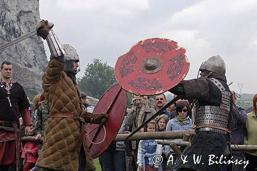 Ogrodzieniec, V Najazd Barbarzyńców, pojedynek